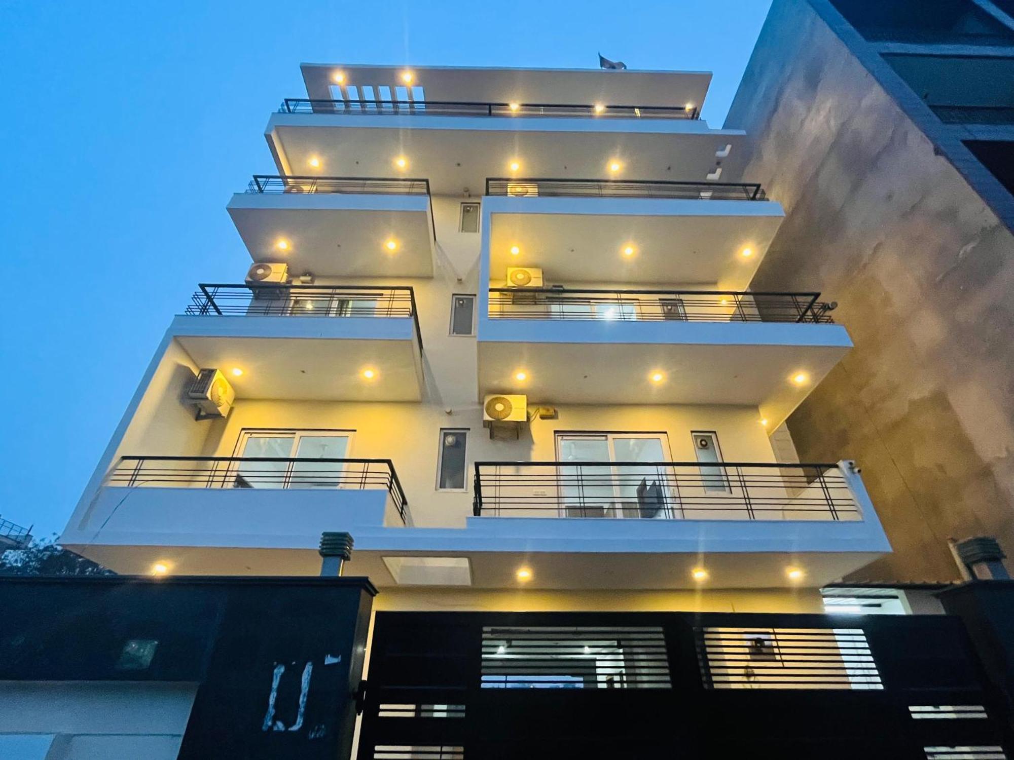 The Lodgers Studio Apartment Infront Of Artemis Hospital Gurugram Гургаон Экстерьер фото