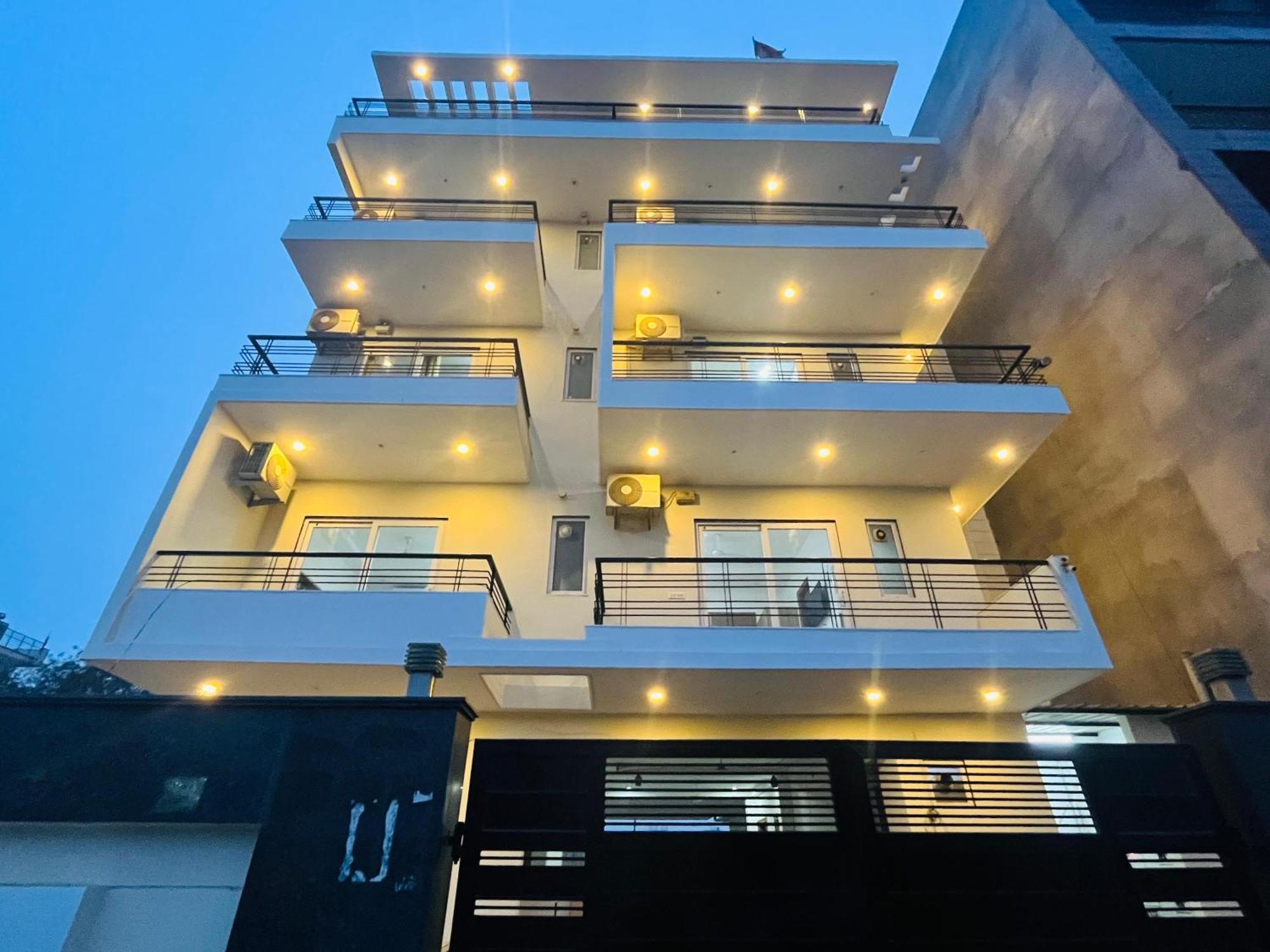 The Lodgers Studio Apartment Infront Of Artemis Hospital Gurugram Гургаон Экстерьер фото