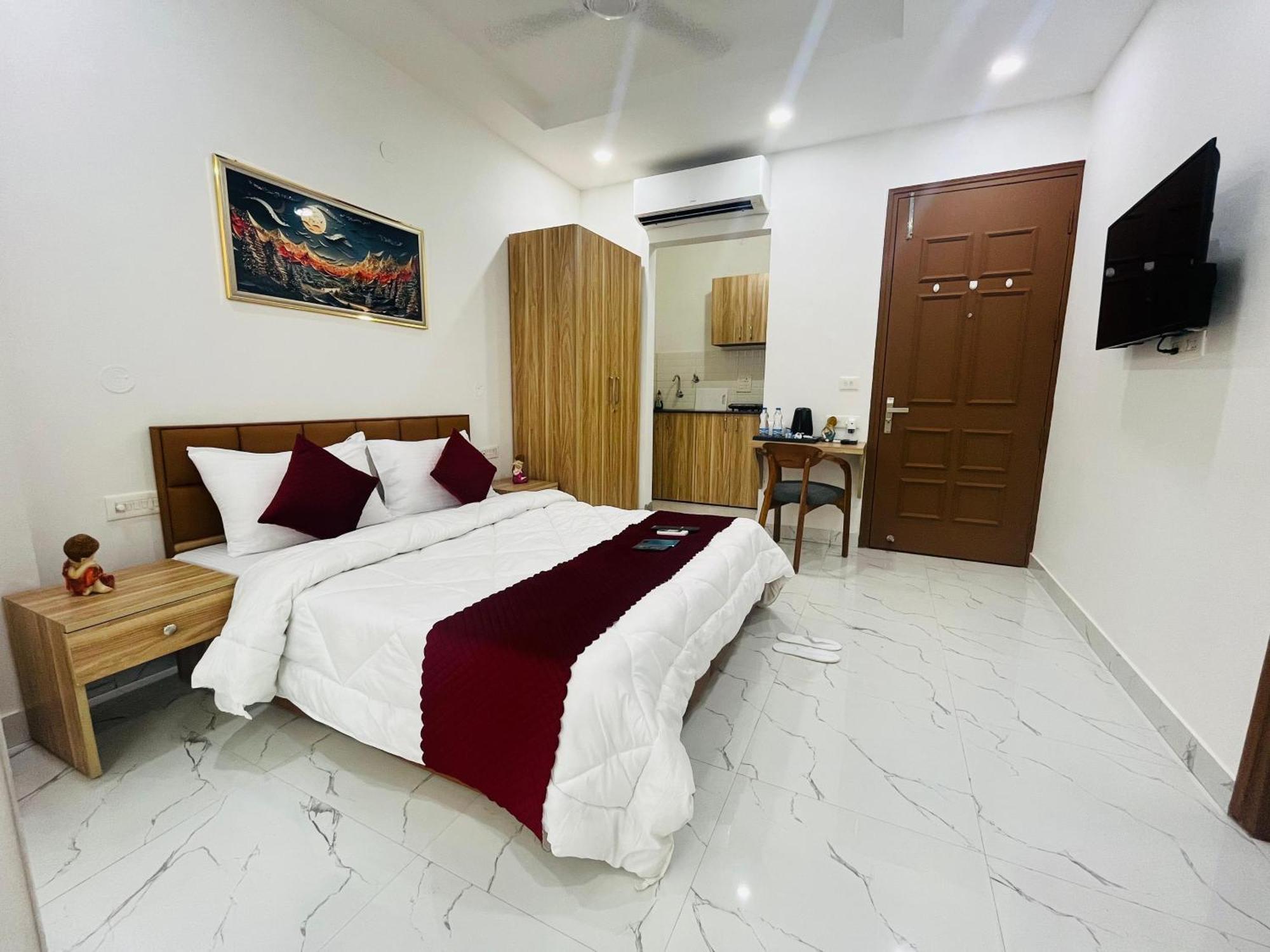 The Lodgers Studio Apartment Infront Of Artemis Hospital Gurugram Гургаон Экстерьер фото