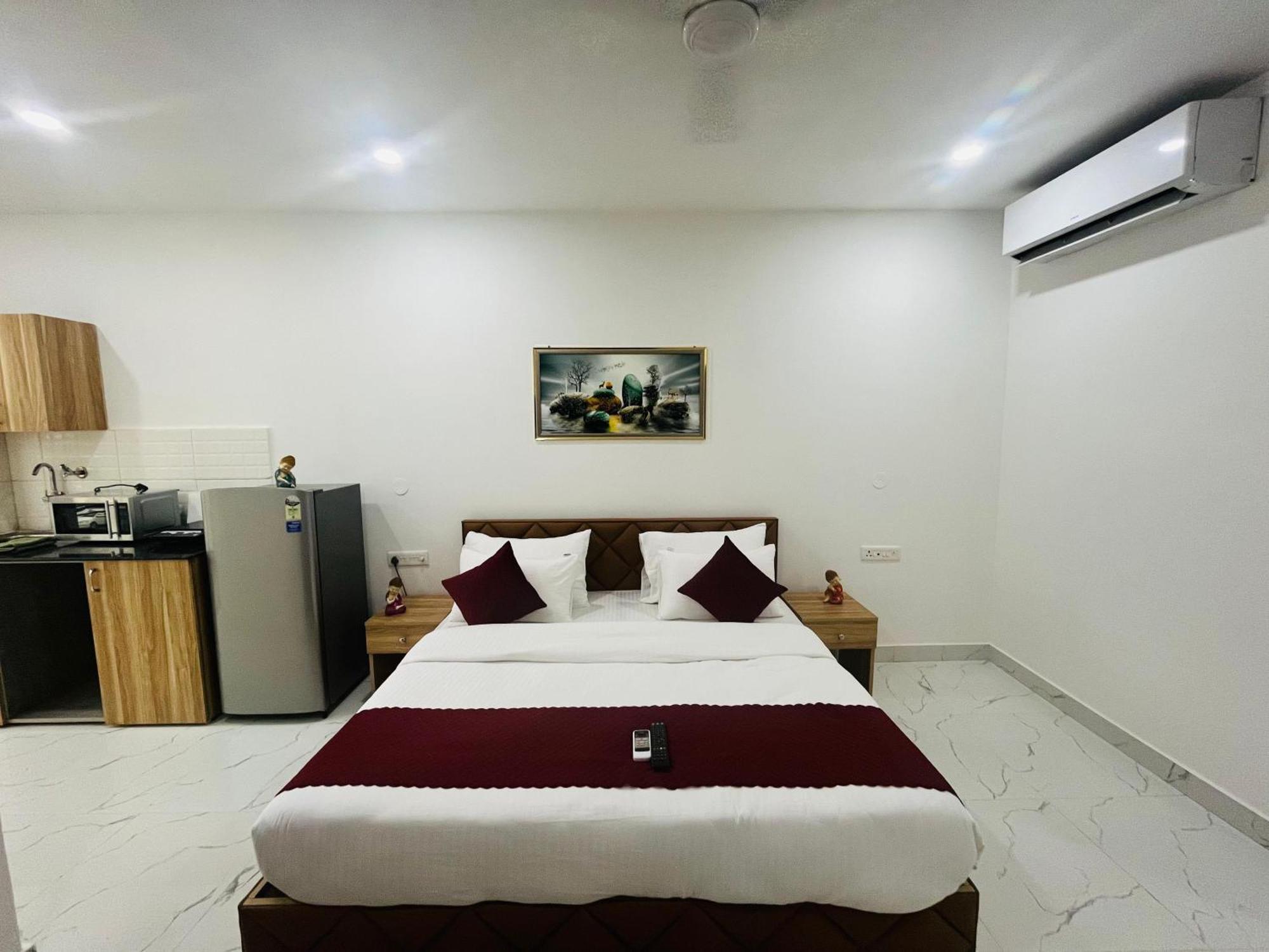 The Lodgers Studio Apartment Infront Of Artemis Hospital Gurugram Гургаон Экстерьер фото