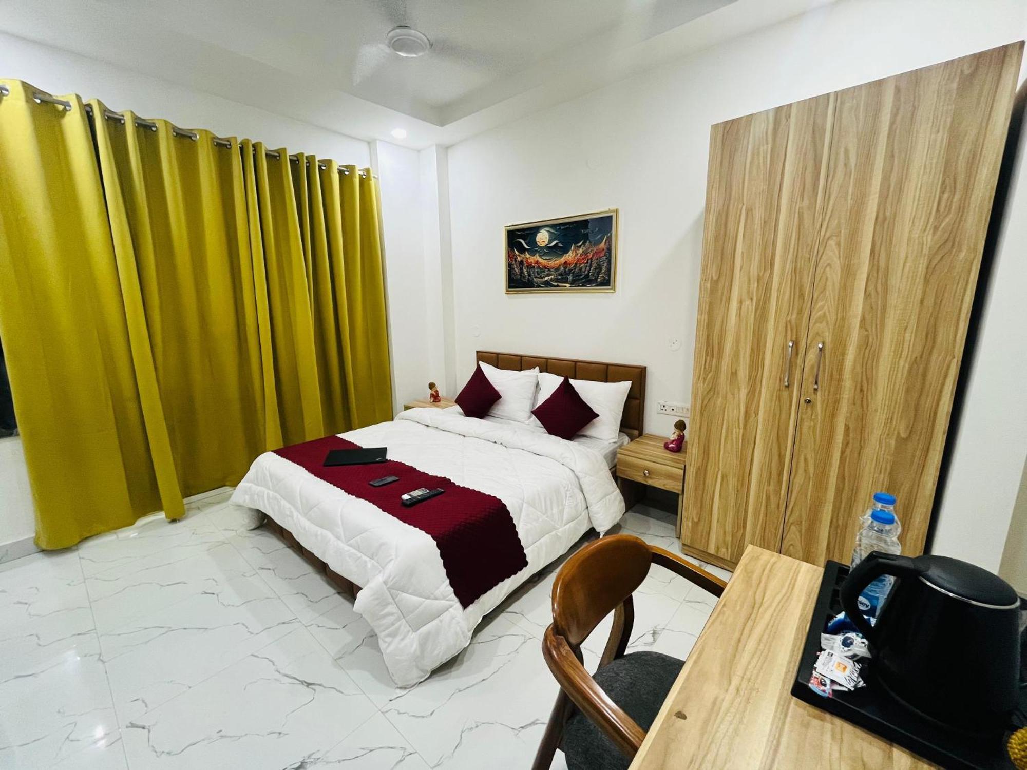 The Lodgers Studio Apartment Infront Of Artemis Hospital Gurugram Гургаон Экстерьер фото