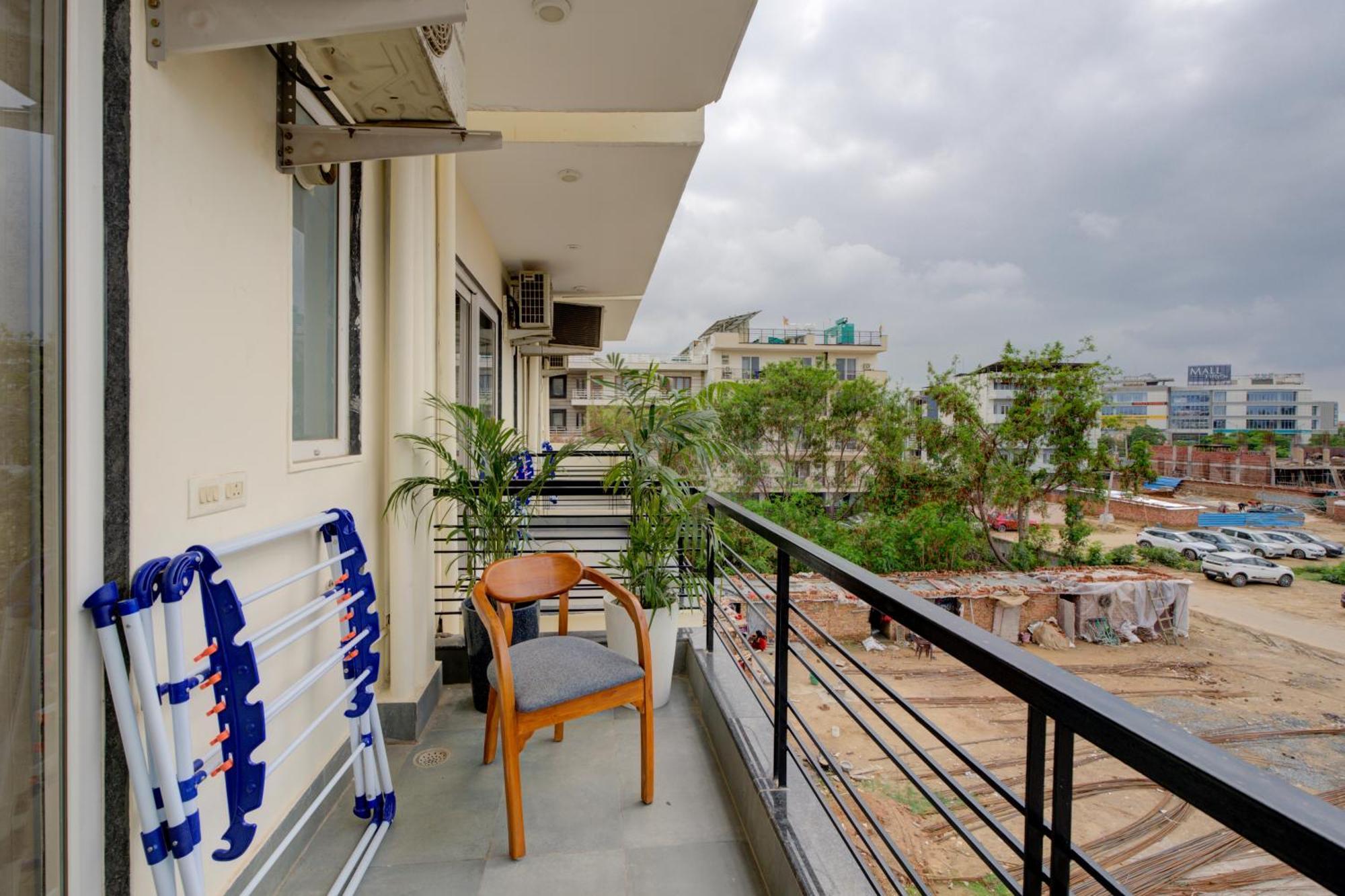 The Lodgers Studio Apartment Infront Of Artemis Hospital Gurugram Гургаон Экстерьер фото
