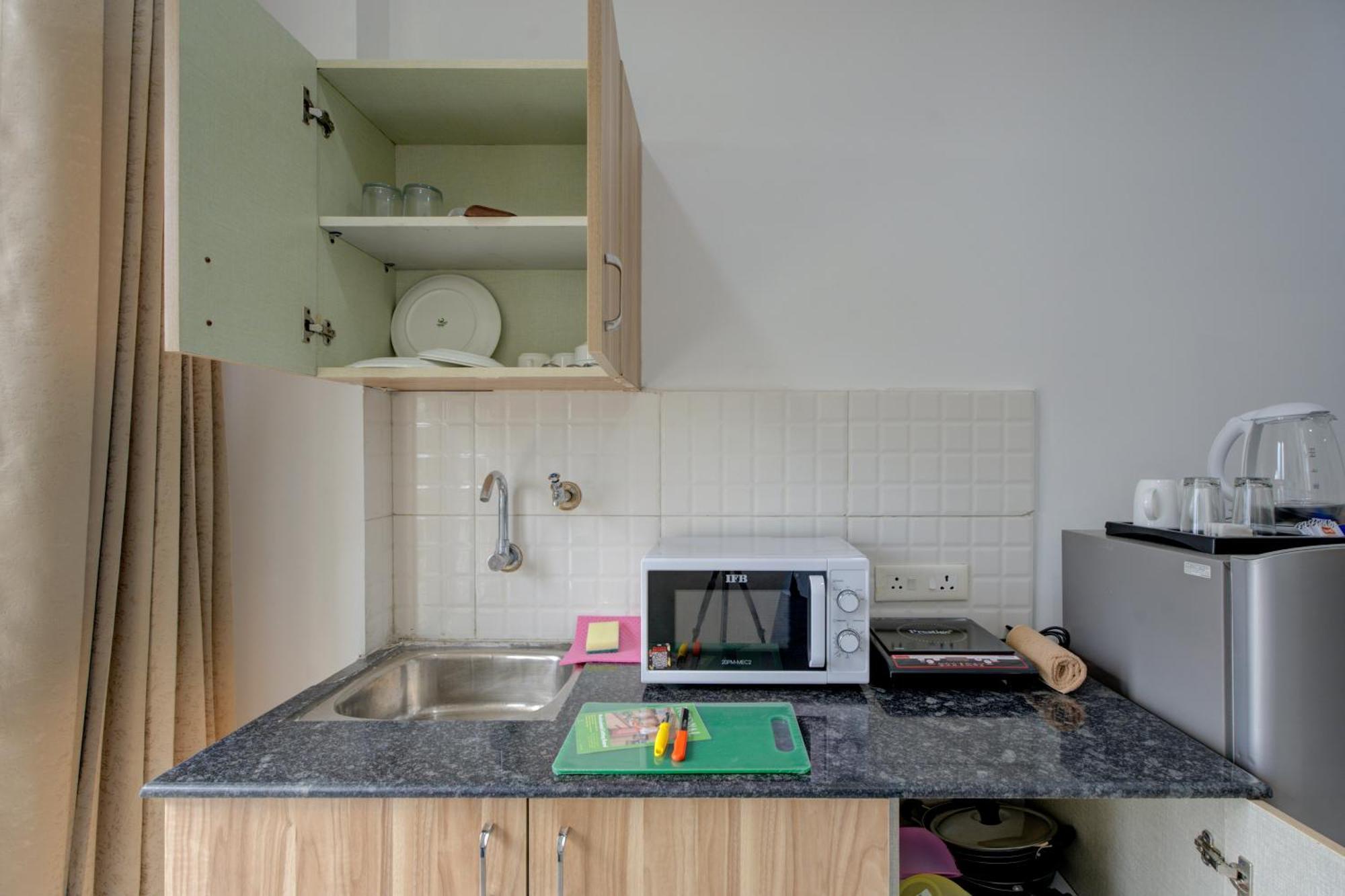 The Lodgers Studio Apartment Infront Of Artemis Hospital Gurugram Гургаон Экстерьер фото