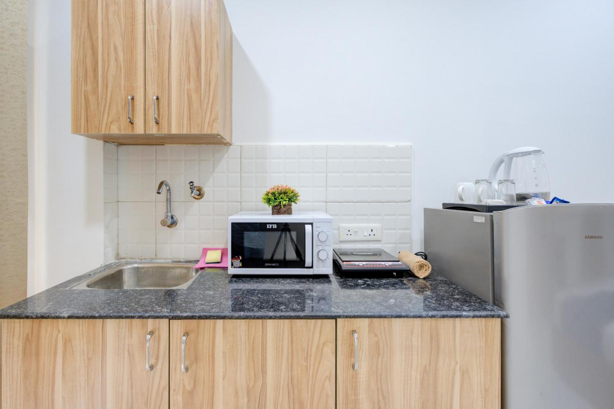 The Lodgers Studio Apartment Infront Of Artemis Hospital Gurugram Гургаон Экстерьер фото