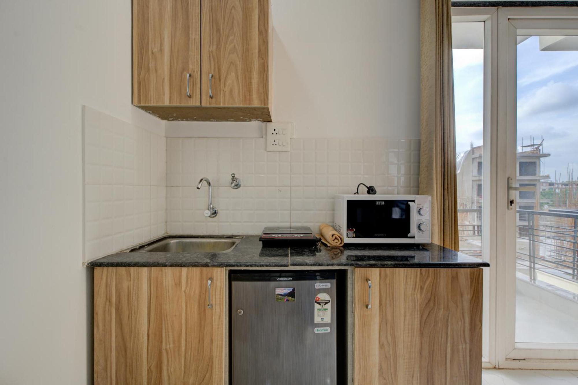 The Lodgers Studio Apartment Infront Of Artemis Hospital Gurugram Гургаон Экстерьер фото