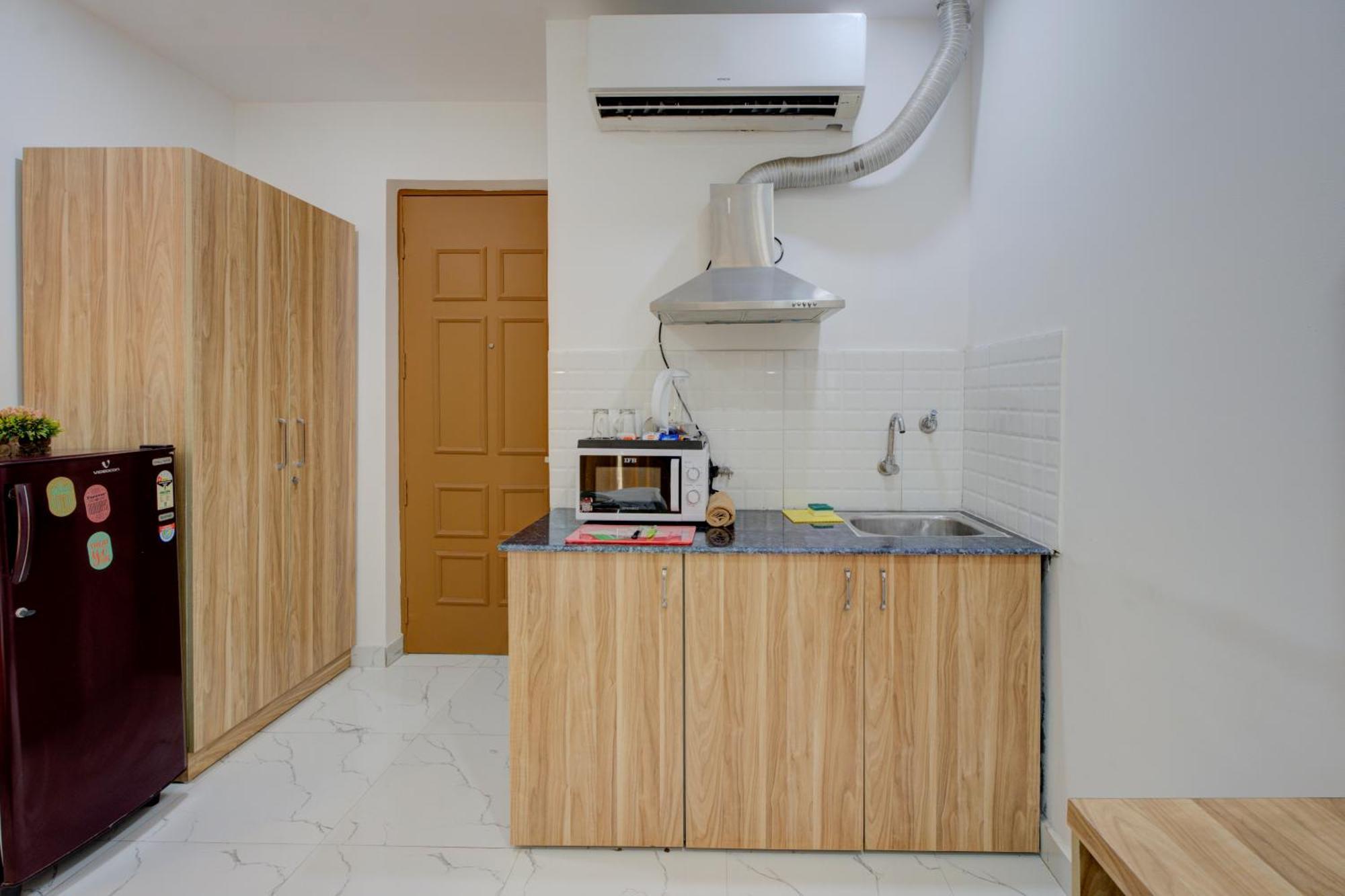 The Lodgers Studio Apartment Infront Of Artemis Hospital Gurugram Гургаон Экстерьер фото