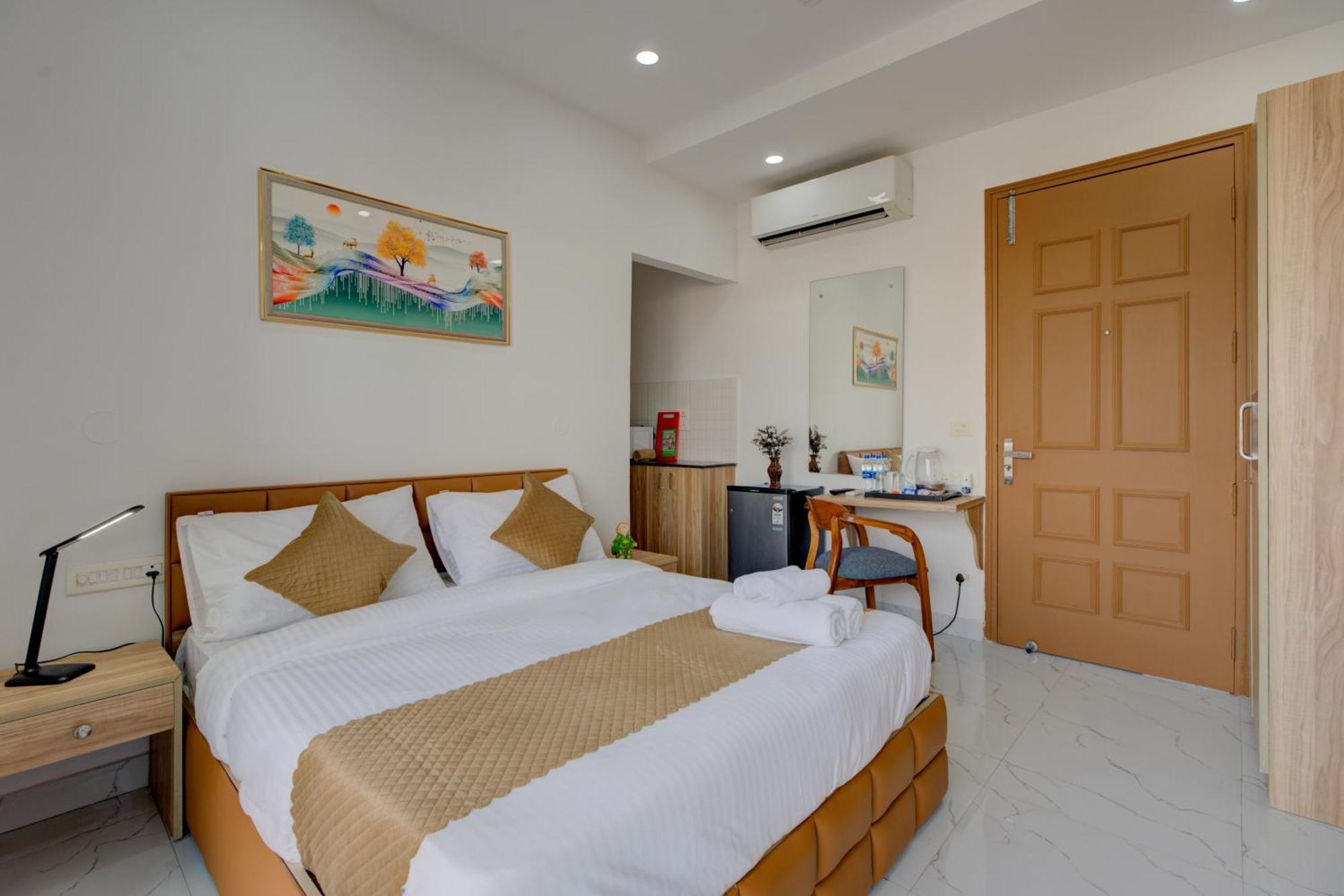 The Lodgers Studio Apartment Infront Of Artemis Hospital Gurugram Гургаон Экстерьер фото