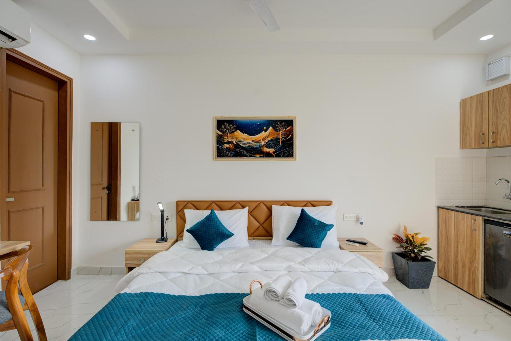 The Lodgers Studio Apartment Infront Of Artemis Hospital Gurugram Гургаон Экстерьер фото