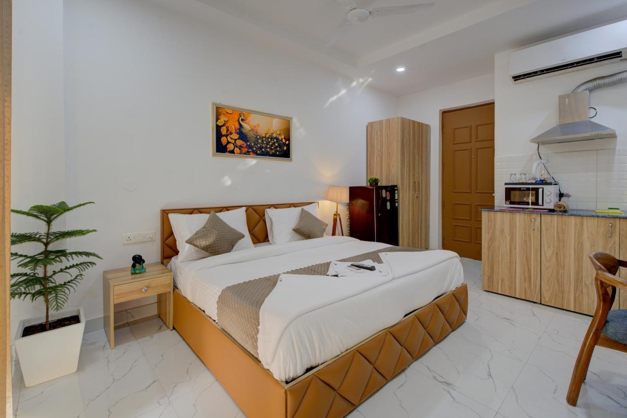 The Lodgers Studio Apartment Infront Of Artemis Hospital Gurugram Гургаон Экстерьер фото