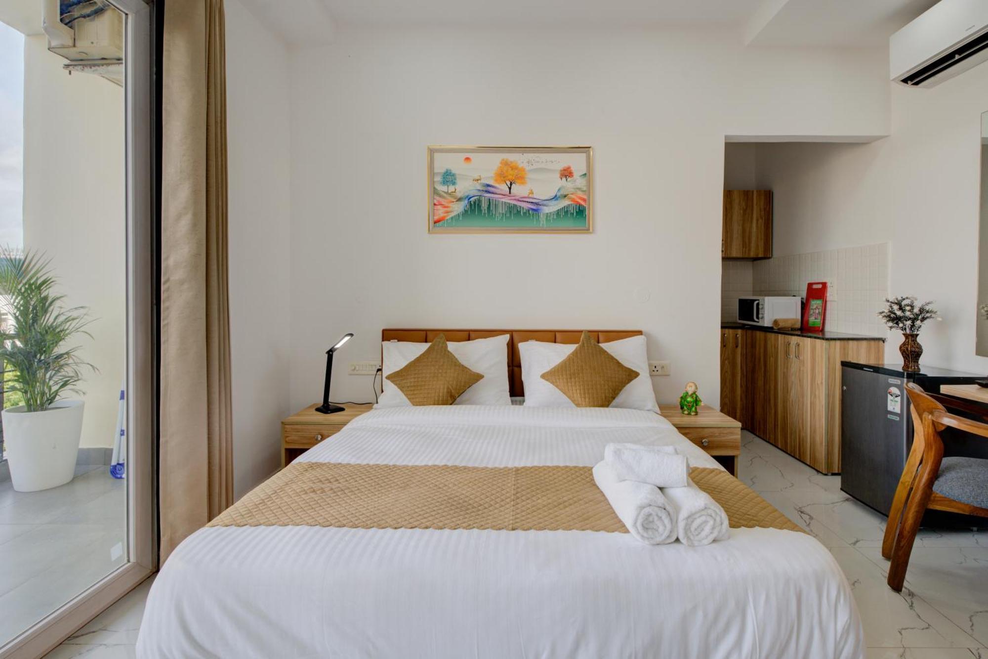 The Lodgers Studio Apartment Infront Of Artemis Hospital Gurugram Гургаон Экстерьер фото
