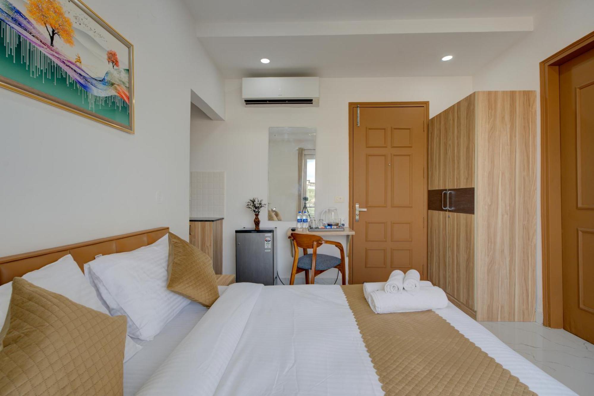 The Lodgers Studio Apartment Infront Of Artemis Hospital Gurugram Гургаон Экстерьер фото