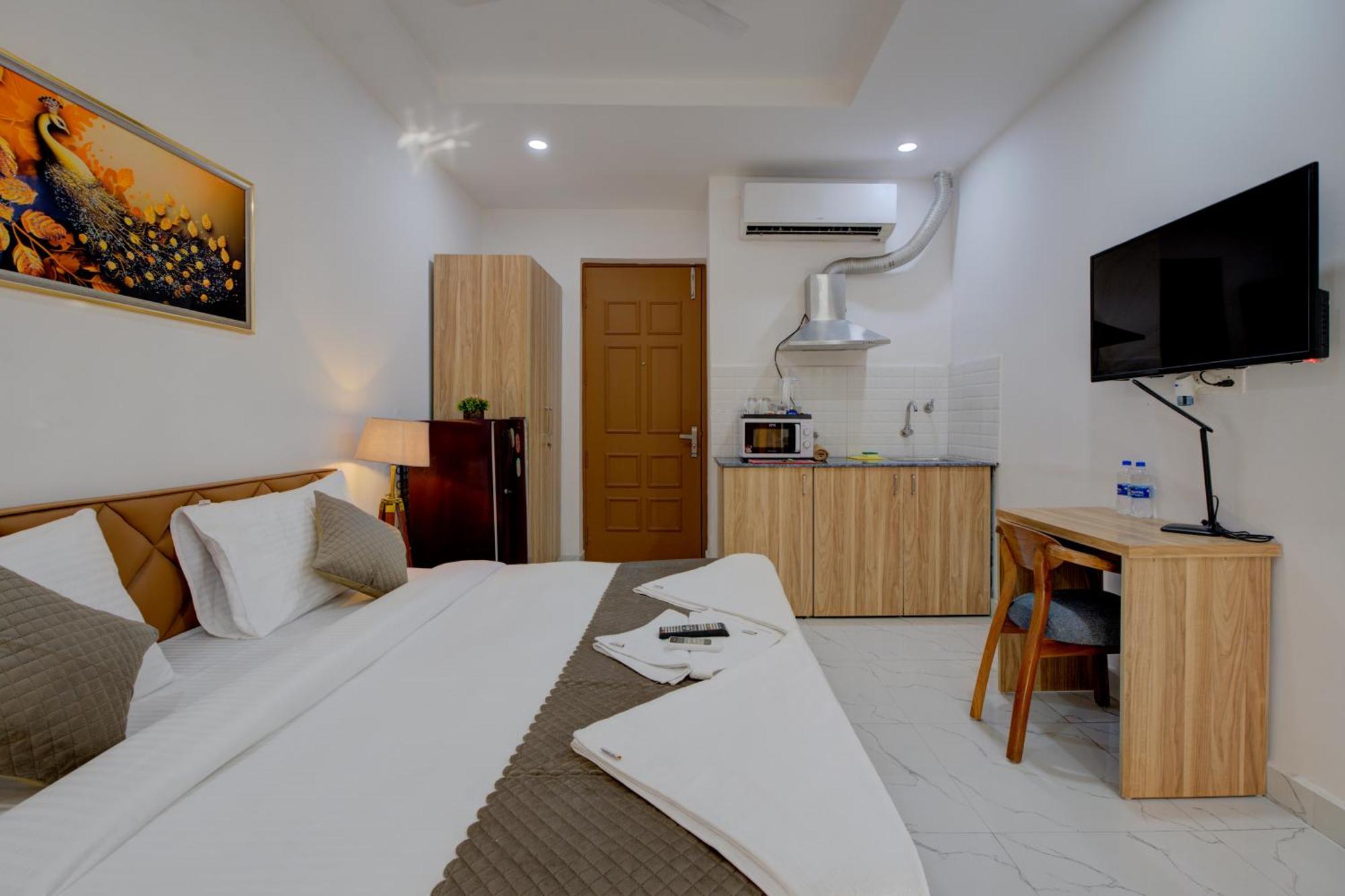 The Lodgers Studio Apartment Infront Of Artemis Hospital Gurugram Гургаон Экстерьер фото