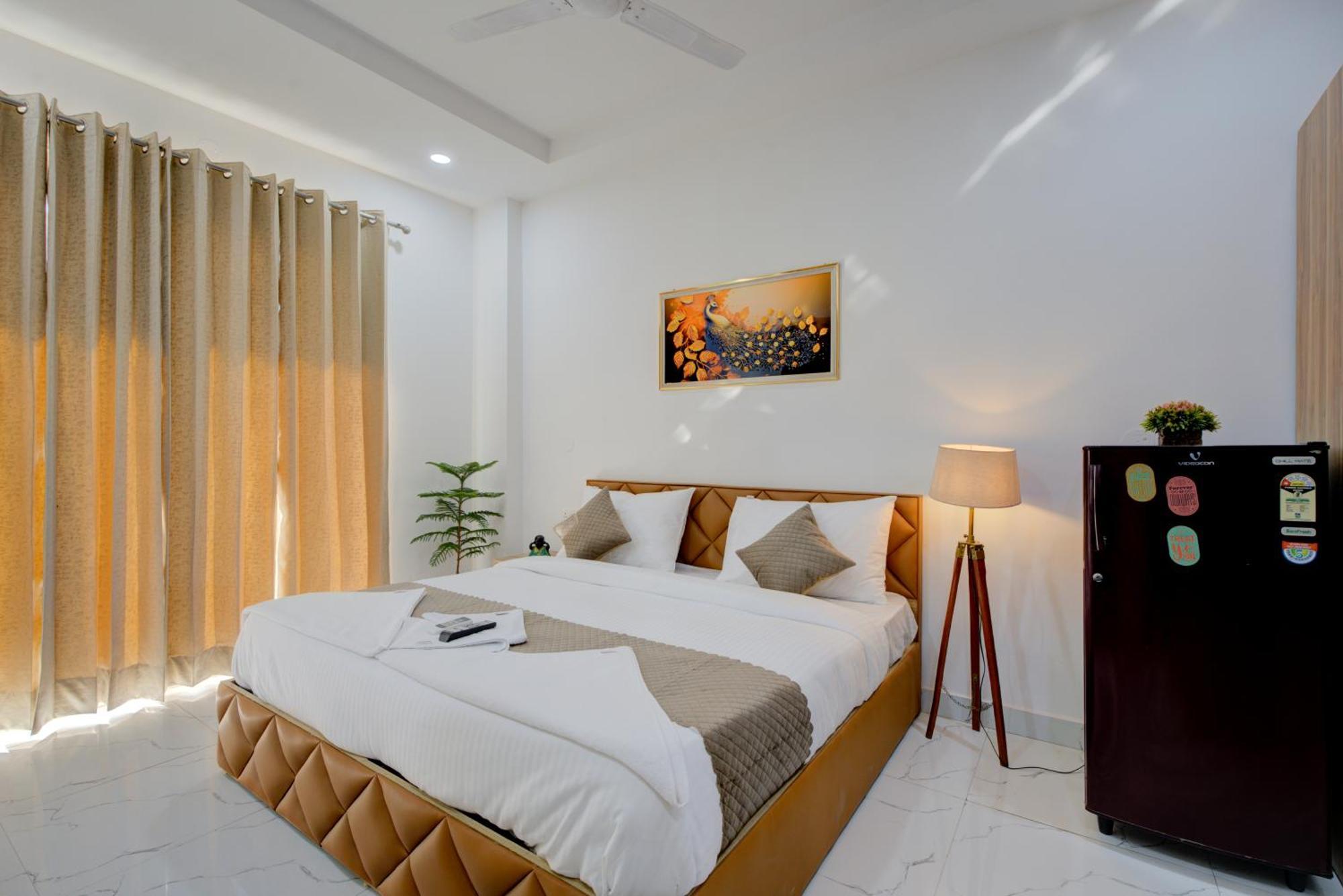 The Lodgers Studio Apartment Infront Of Artemis Hospital Gurugram Гургаон Экстерьер фото