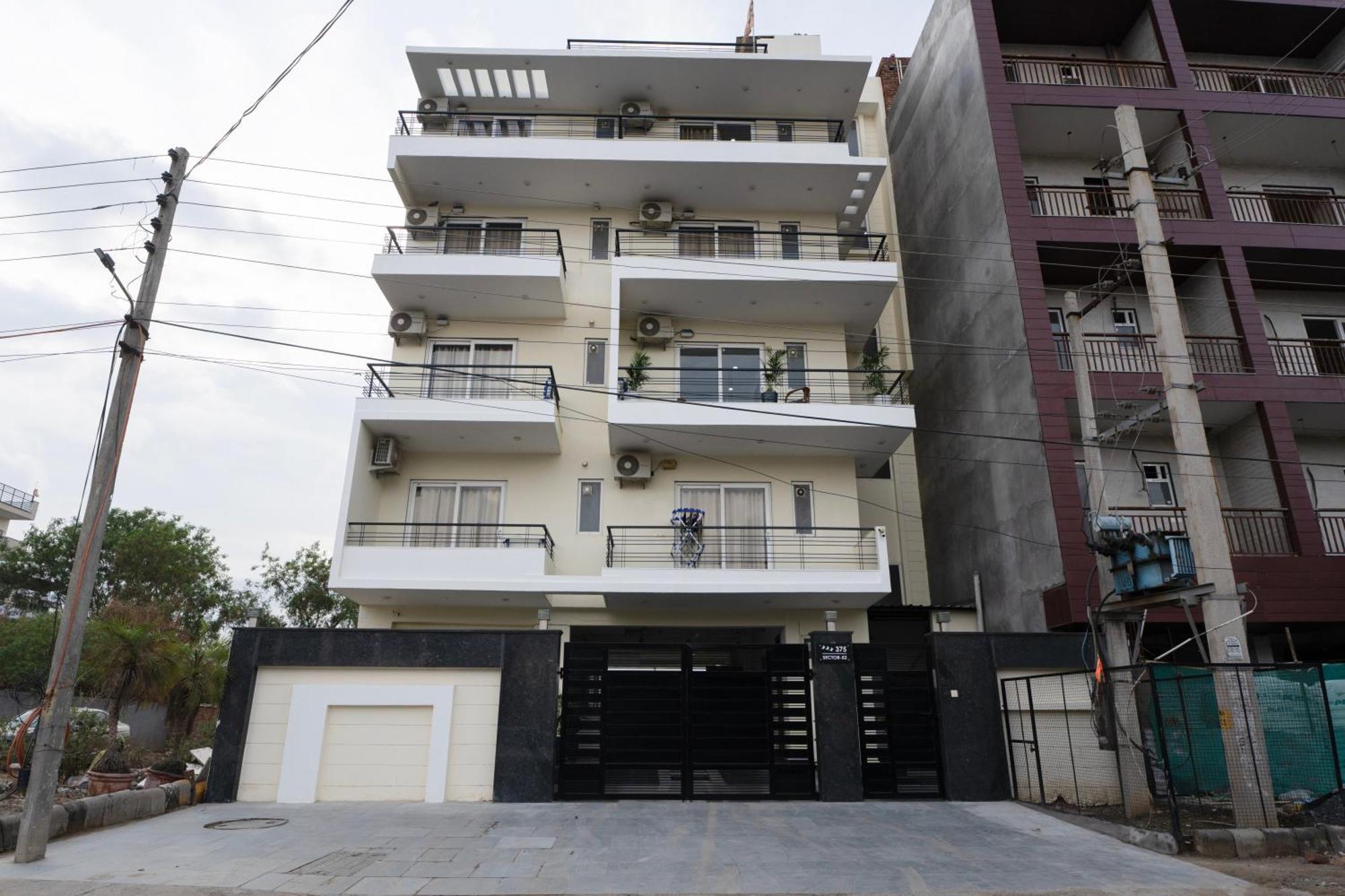 The Lodgers Studio Apartment Infront Of Artemis Hospital Gurugram Гургаон Экстерьер фото