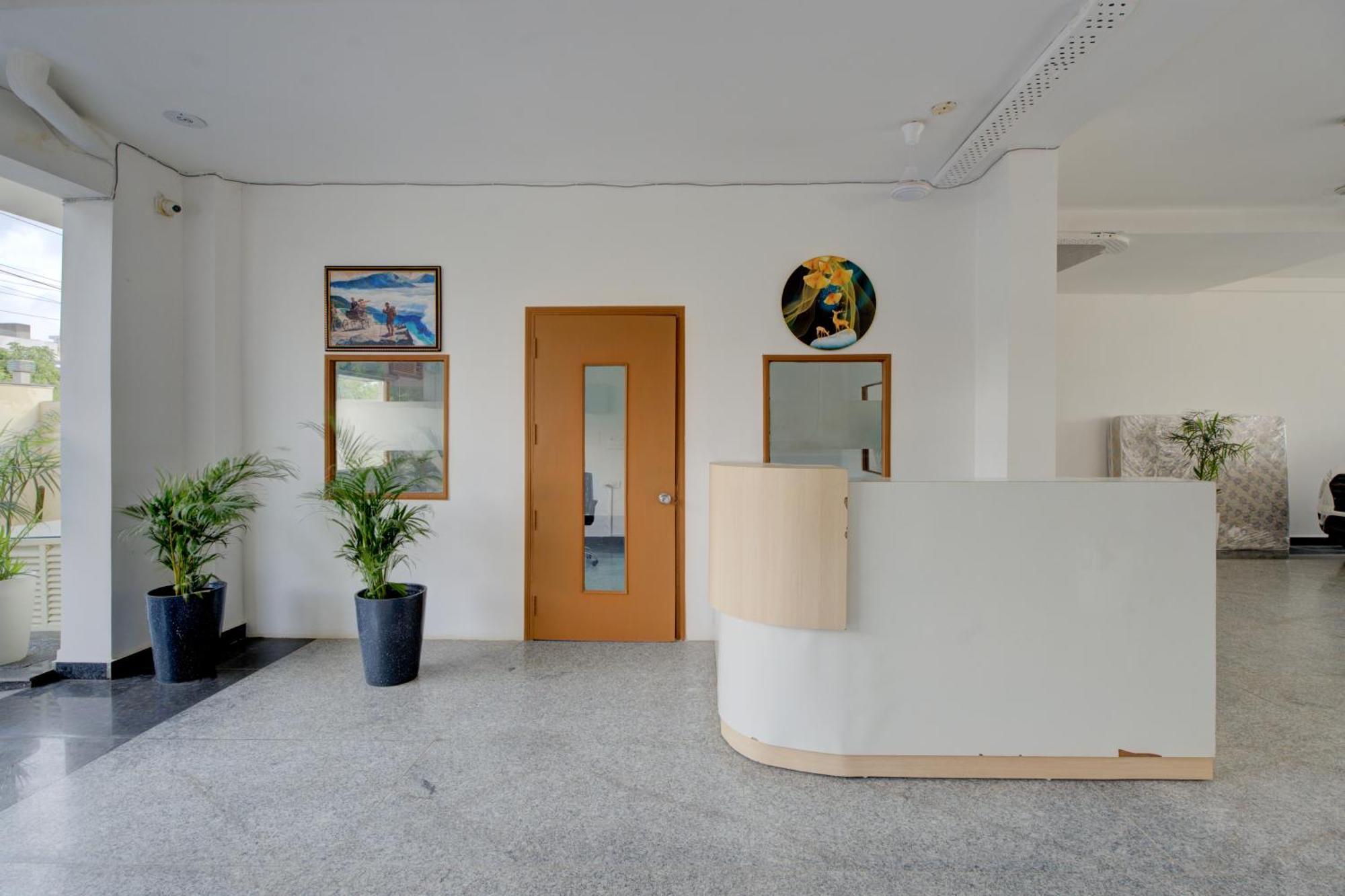 The Lodgers Studio Apartment Infront Of Artemis Hospital Gurugram Гургаон Экстерьер фото